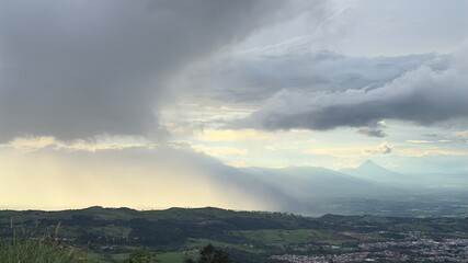 cielo, nube, nube, naturaleza, clima, azul, tempestad, celaje, nublado, llover, sol, moreno, verano, alumbrado, blanco, paisaje, atardecer, cubierto, diurna, cielo, dramático, cielo, hermoso, descarga