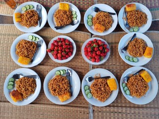 Starting my day with a fun twist on breakfast: noodles and strawberries! Who says breakfast can't be exciting?