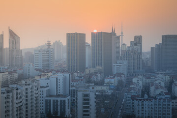 Obraz premium The view from above on the downtown of Qingdao, Shandong, sunset sky with copy space for text