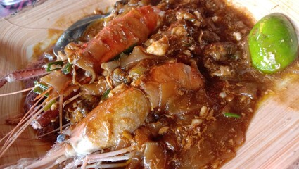 fried shrimp with lemon