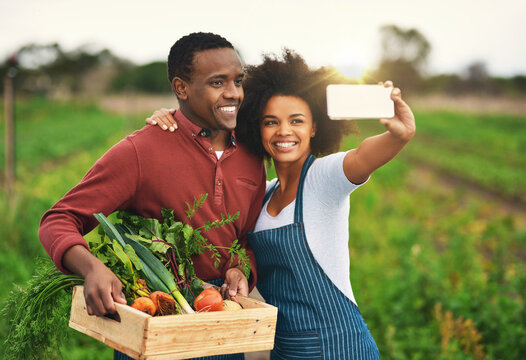 Happy couple, farming and vegetables with selfie for agriculture, fresh produce or photography. Young, man and woman with smile for picture, conservation or memory of harvest together in countryside