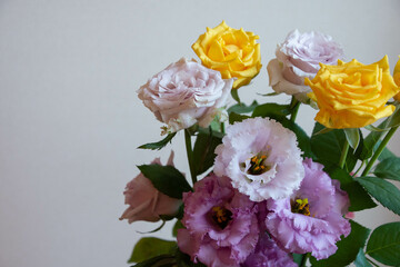 黄色と紫の花束