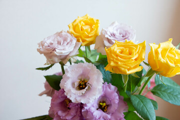 黄色と紫の花束