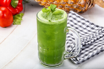 Mint, basil, spinach smoothie detox