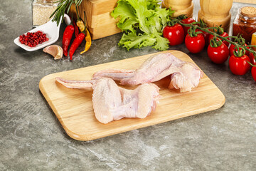 Raw chicken wings foe cooking