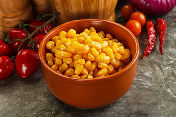 Sweet canned ripe corn grain