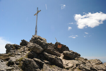 Vedute panoramiche sul sentiero per Punta La Marmora, sui Monti del Gennargentu, la croce di Punta...