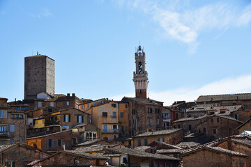 Fototapeta premium Siena, Italy. September 16, 2024. View of the Duomo di Santa Maria Assunta, in the old town of Siena, Italy.