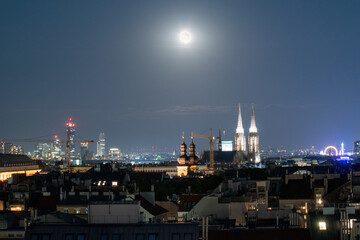 Fototapeta premium Night view of Vienna's skyline