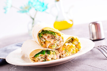 Stuffing, cucumber and corn are added to the unfolded pita bread.