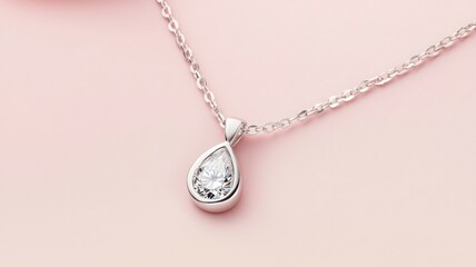 Fototapeta premium Elegant silver teardrop necklace adorned with a sparkling pendant, perfect for special occasions and everyday wear.