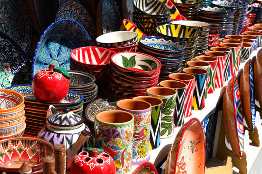 Ceramic plates with the traditional pattern of Uzbekistan