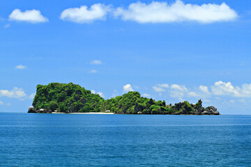 The beauty of the beach and sea of Koh Maphrao Island (Coconut Island) in Muko Chumphon National Park. Chumphon Province, Thailand 
