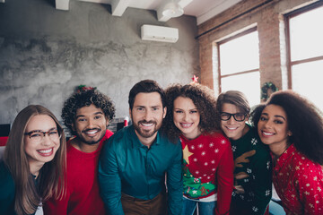 Photo of nice young people team employees look camera toothy smile enjoy cozy christmas decoration interior office indoors corporate party