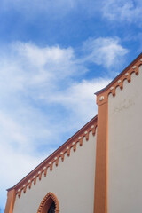 Adorno en nervio de fachada de iglesia