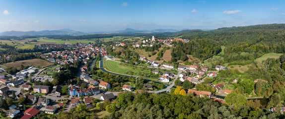 Luftbild von der Stadt Aach im Hegau