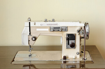 Old sewing machine with wooden table.