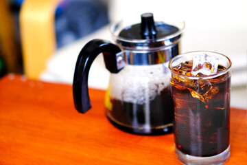 氷いっぱいのアイスコーヒー、左スペース