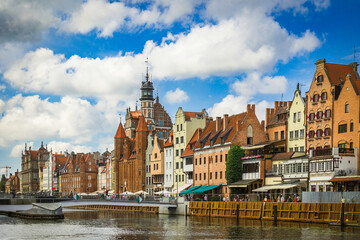 Obraz premium Beautiful city of Gdansk in the margins of the Motlawa river with the touristic boats and coloured buildings