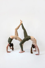 Obraz premium two female instructors show how to properly perform yoga or stretching exercises