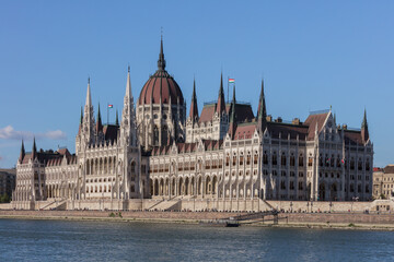Obraz premium The building of the Parliament in Budapest