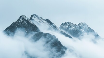 Obraz premium Misty Mountain Peaks