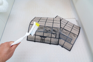 ほこりのついたエアコンフィルター