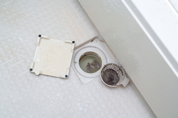 お風呂の排水溝の汚れ