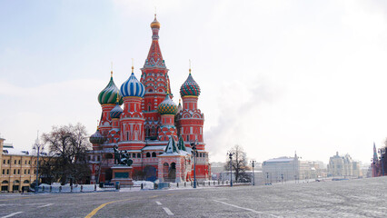 Obraz premium St. Basil's Cathedral on the deserted Red Square