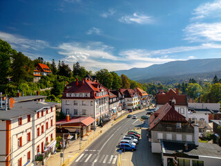 Szklarska Poręba w Karkonoszach - miasto, Szrenica, Śnieżne Kotły © Maciej Chyra
