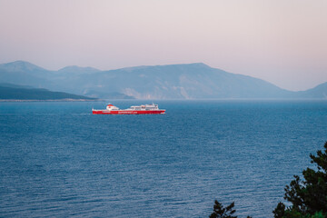 Obraz premium Lighthouse on the cliff. Seascape of Cape Lefkatas with old lighthouse on Lefkada island, Greece. Beautiful views of azure sea water and nature with cliffs
