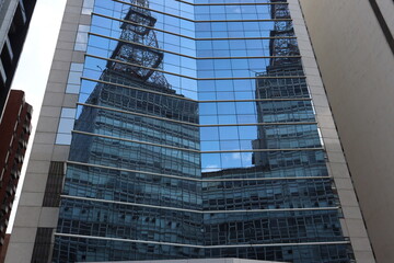 REFLEXO EM PARADE ESPELHADA