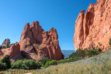 Fototapeta premium 신들의 정원(The Garden of the Gods)의 풍경, 미국 콜로라도주 콜로라도스피링스에 위치-Scenery of the Garden of the Gods, located in Colorado Springs, Colorado, USA