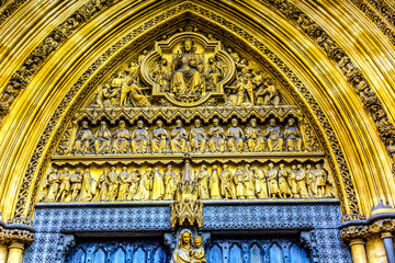 Fototapeta premium Mary Statue Door Facade Westminster Abbey London England