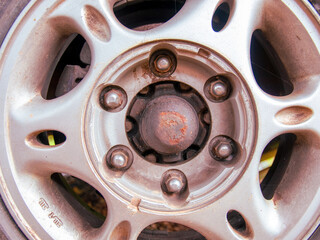 Rust on the wheel bearings, car suspension, rust on the wheel nuts, repair your car at home.