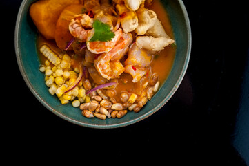 ceviche peruano de camarão