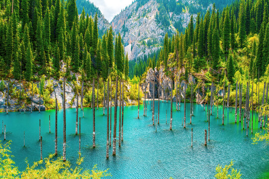 Lake Kaindy is in the Kungey Alatau mountain range and is part of the northern Tien Shan. Lake Kaindy is located in the south of Kazakhstan, within Kolsay Lakes National Park