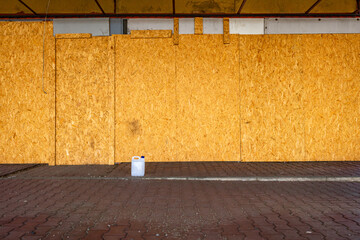 Abandoned, closed petrol station on the A1 expressway in Częstochowa © dominikspalek.pl