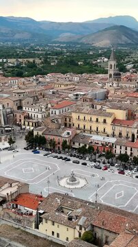 Sulmona, provincia dell'Aquila, Abruzzo, Italia.
Ripresa aerea verticale del centro storico e della piazza principale della citt&agrave;.