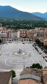 Sulmona, provincia dell'Aquila, Abruzzo, Italia.
Ripresa aerea verticale del centro storico e della piazza principale della citt&agrave;.