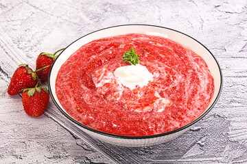 Strawberry soup with strachatella cheese