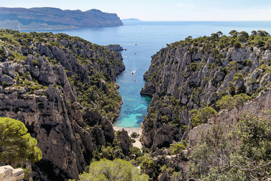 La calanque d'En-Vau est l'une des nombreuses calanques de la c&ocirc;te m&eacute;diterran&eacute;enne entre Marseille et Cassis.
Elle est situ&eacute;e &agrave; l'extr&eacute;mit&eacute; sud-est du 9e arrondissement de Marseille.