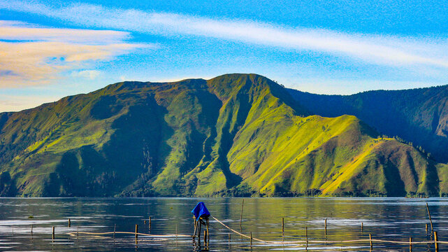 toba lake in the mountains