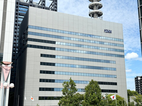 大阪ビジネスパークにあるKDDI大阪ビル（大阪市中央区城見）