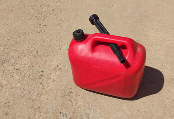 Garden machinery fuel carafe