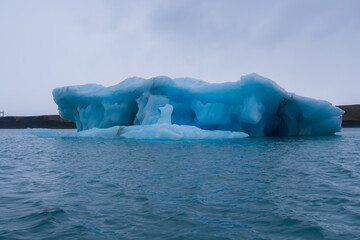 アイスランドのヨークルスアゥルロゥンの氷河湖