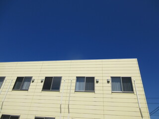 青空とビル