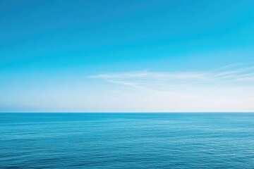 Obraz premium Clear sky with no clouds, vibrant blue tones stretching endlessly, evoking feelings of freedom and openness