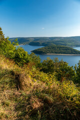 Eifel-Blick auf den Rursee von der Hubertushöhe bei Schmidt im Sommer bei schönem Wetter