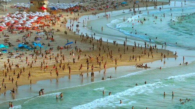 Beach of Tel Aviv, Relaxing